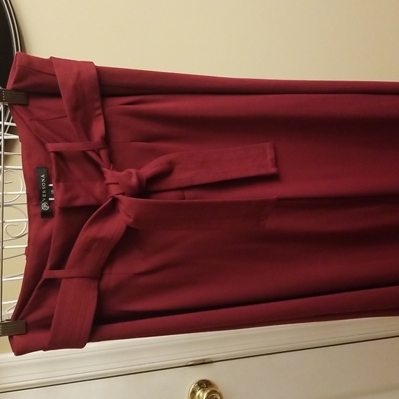 Fabulous Versona cranberry pants - Picture 2 of 9